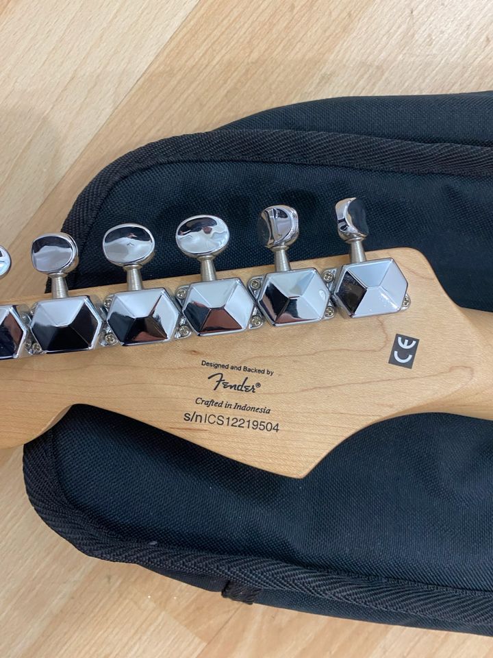 Fender E Gitarre Squier Mini  Tasche + Verstärker Marshall Kinder in Dortmund