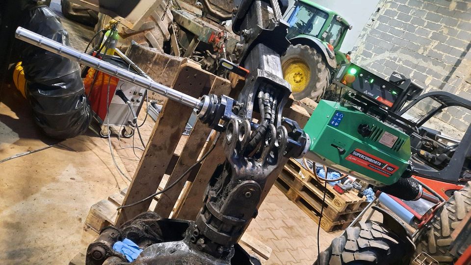 Mobiles Bohrwerk Bohrung Ausspindeln Bagger Radlader in Eckfeld