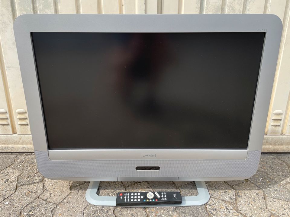 Fernseher (LCD-TV „Metz Puros 32TP14“) in silber in Bebra