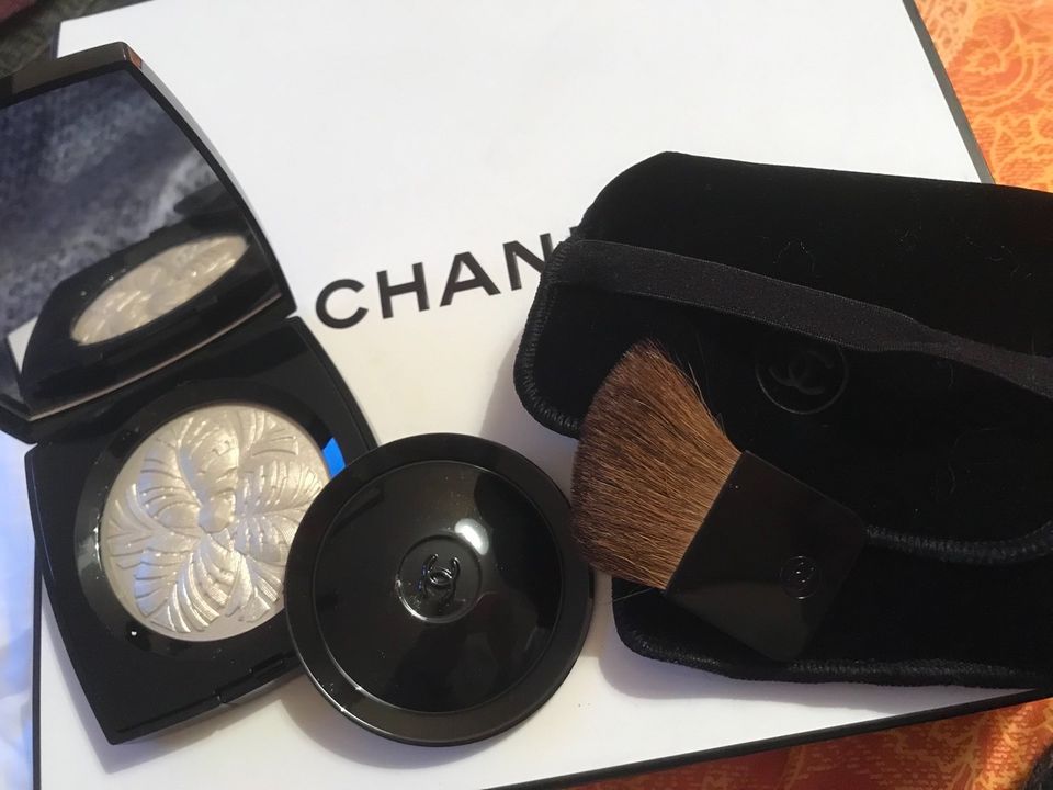 Chanel Camélia de Plumes NEU Puder in Königstein im Taunus