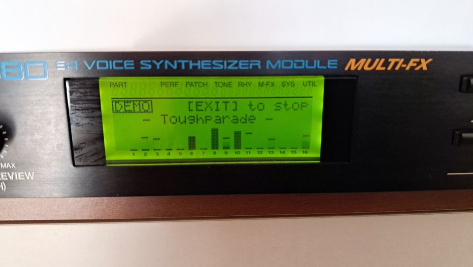 Roland SC-880 64-Voice Multi FX Synthesizer Modul in Cuxhaven