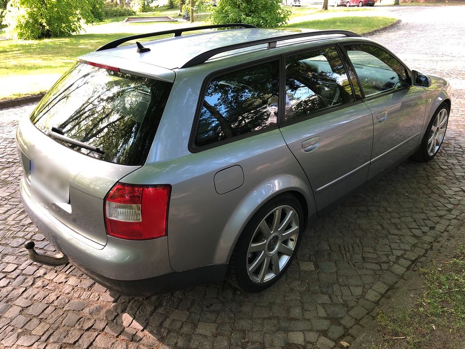 Audi A4 2,5 TDI Quattro S-line . Lesen !! in Schildow
