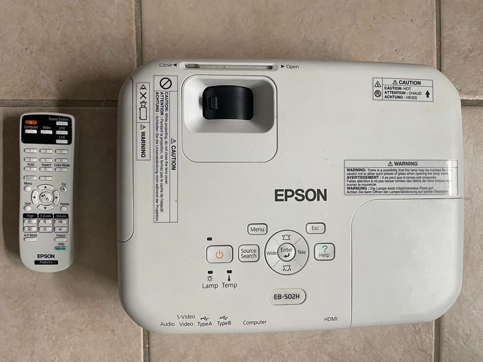 Epson EB-S02H Beamer in Georgenthal