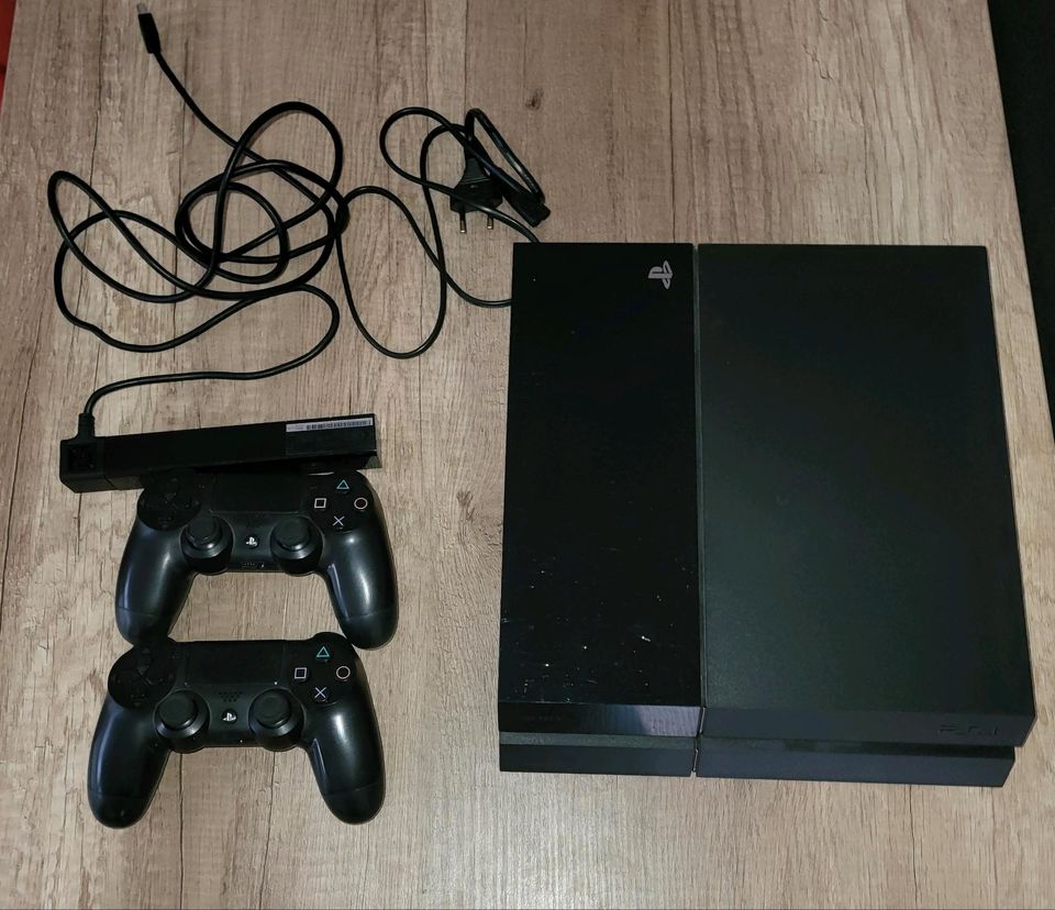 PS4 500GB mit Zubehör in Westoverledingen