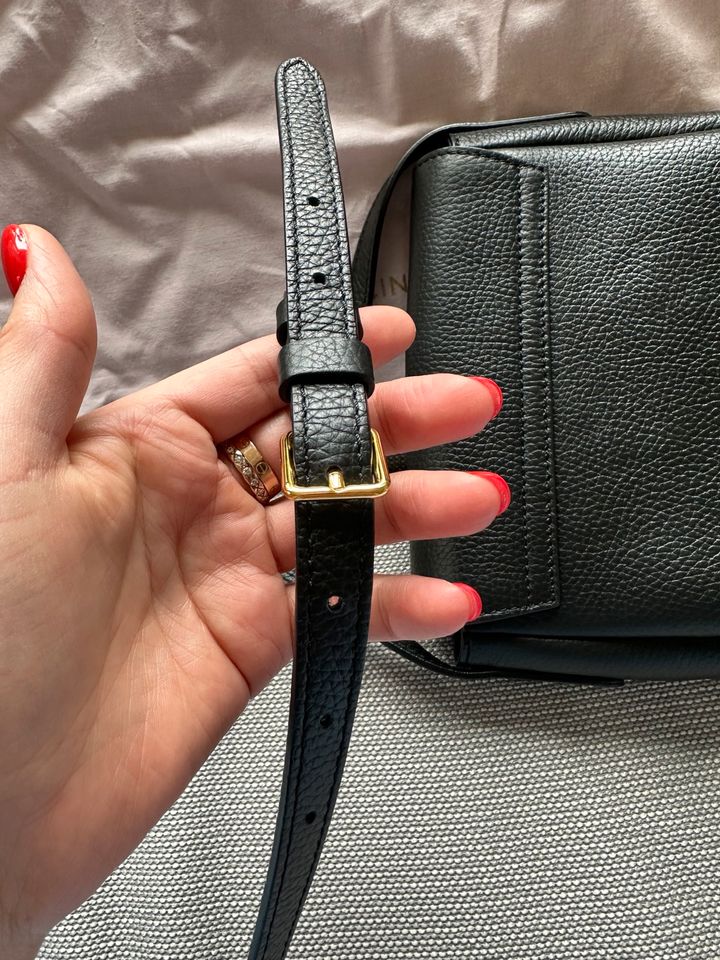 Coccinelle Arlettis Damen Tasche, schwarz gold in Bielefeld