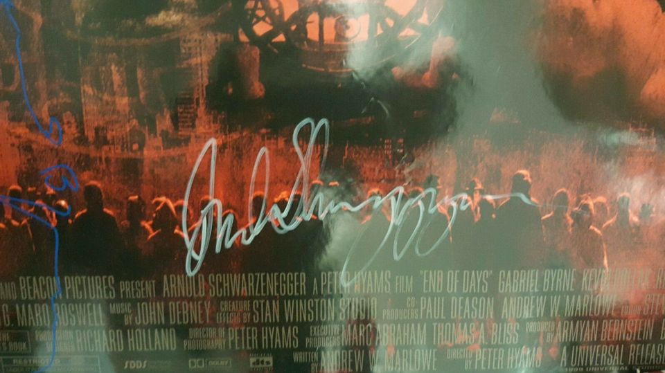 Autogramm Arnold Schwarzenegger Gabriel Byrne Poster End of Days in Köln