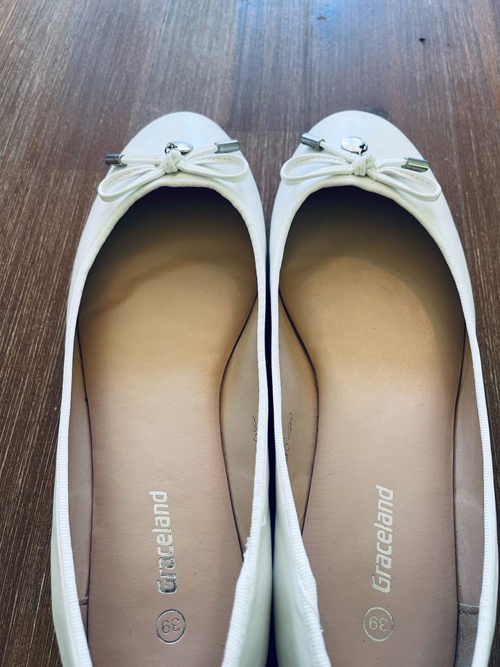 Damen Ballerinas Gr. 39 weiß/ Creme Hochzeit Jugendweihe chick in Eggersdorf