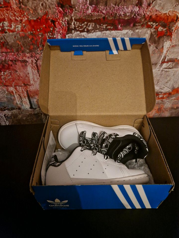 Adidas Stan Smith 1 gr. 24 weiss NAGELNNEU mit Karton in Nürnberg (Mittelfr)