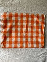 Cooles orange-karierter Kissenbezug Baumwolle mit Knöpfen 41x34 Frankfurt am Main - Bornheim Vorschau