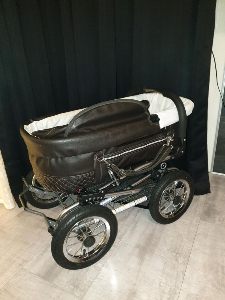 Edler Kombi-Kinderwagen von Emmaljunga + Gratis Sitz-Buggyboard in Lage