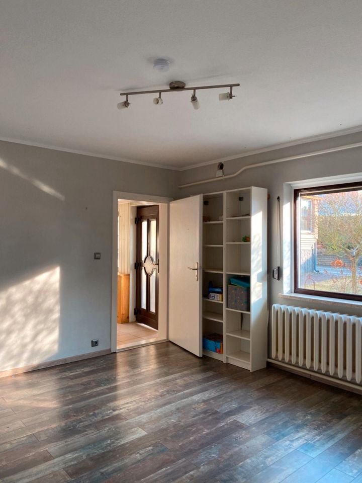 Zwei Einfamilienhäuser, Pool und Sauna auf 1.150m² Grundstück in