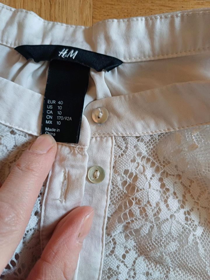 Bluse mit Spitze, Creme, wie Satin, 40 in München