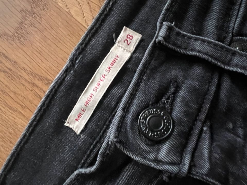 Levis Super Skiny Hosen Jeans Gr.S /27 in Ramin