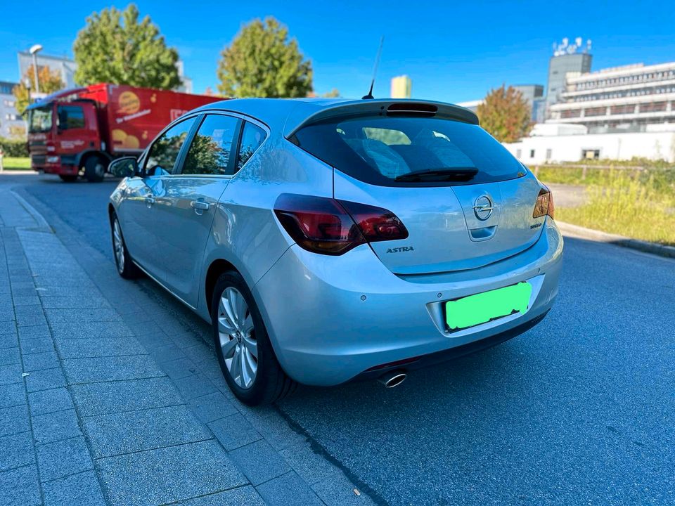 Opel Astra J Automatik Xenon 1.6 Turbo Tüv neu super Zustand in Essen