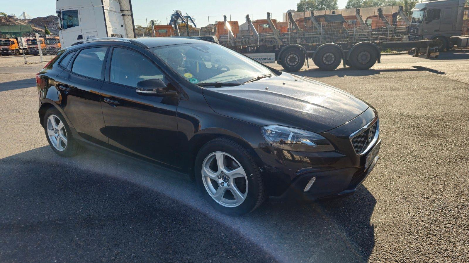 Abbildung des Autos Volvo V40 Cross Country …