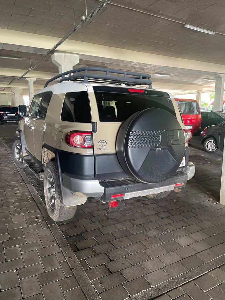 TOYOTA FJ CRUISER 2014 in Tönisvorst