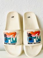 H&M Badesandalen Badeschuhe weiß mit Druck MTV Gr.36/37 München - Maxvorstadt Vorschau