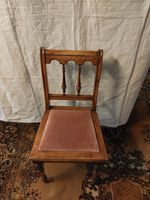 Antiker Holzstuhl Stuhl mit Polster guter Zustand Hessen - Taunusstein Vorschau