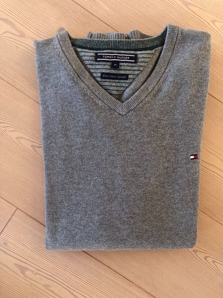 Herren Pulli  Hilfiger hellgrau M Cashmere in Bischofsmais