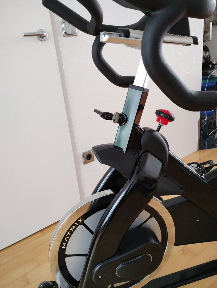 Studio SPINNING BIKE-Indoor Cycle-Fitnessrad-Heimtrainer MATRIX in Herzogenrath