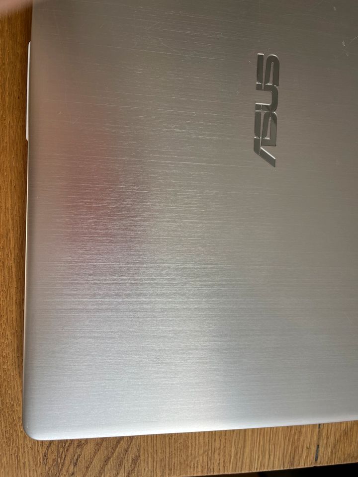 Asus VivoBook S14 X430UF in Laer