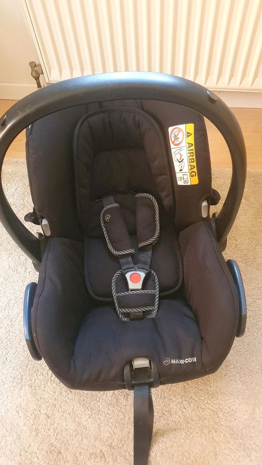 Maxi Cosi Babyschale in Ladenburg