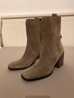 NEU: Kennel & Schmenger Stiefel Stiefelletten taupé Leder 37 Niedersachsen - Brietlingen Vorschau
