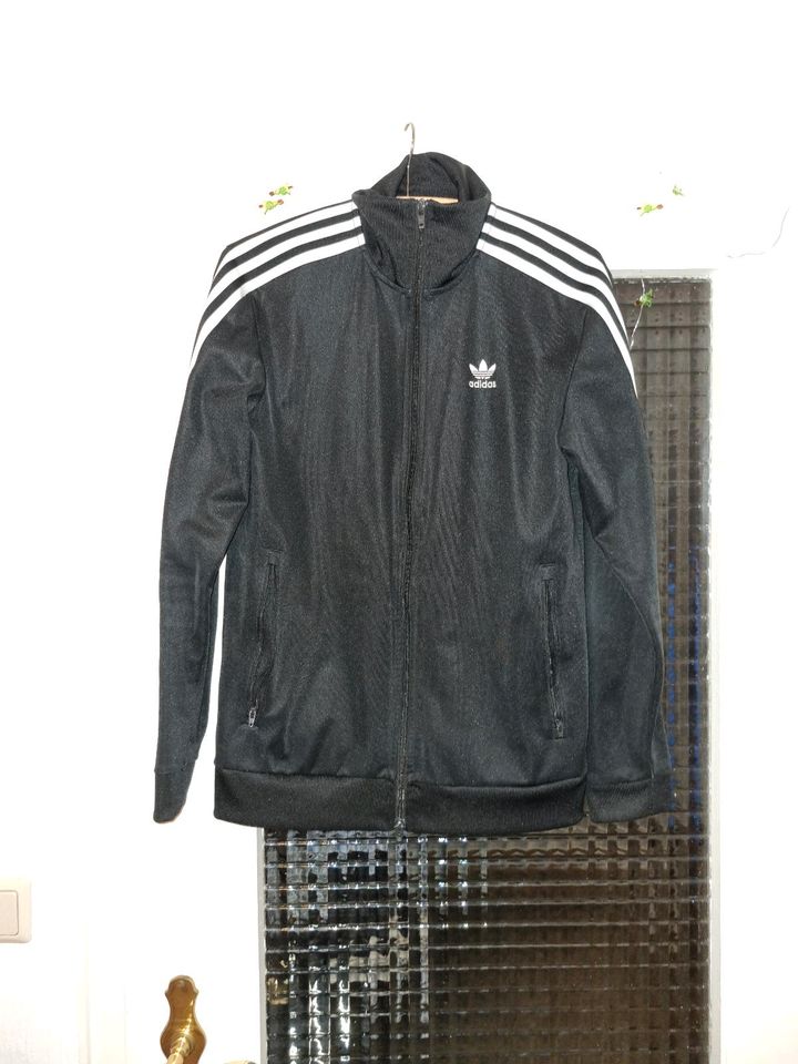 Adidas Strickjacke in Schleswig