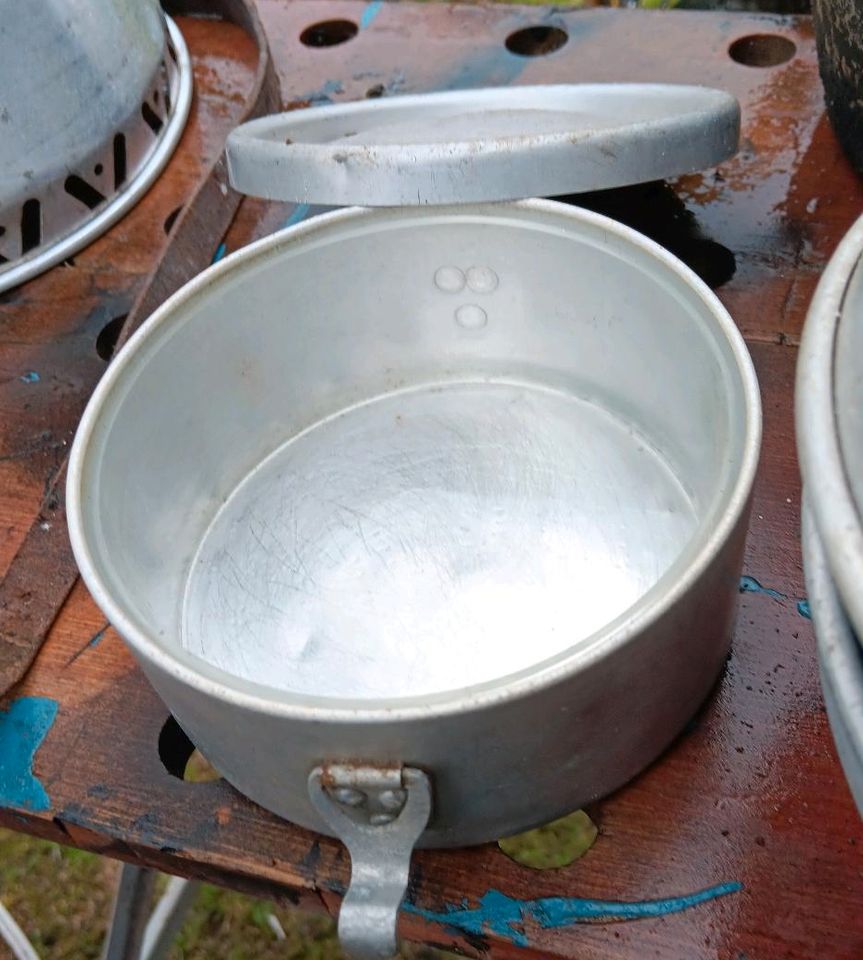 Uraltes Campingkochgeschirr, Aluminium in Bremervörde