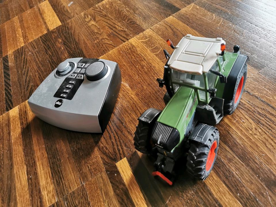 SIKU Control Fendt 930 m. 6701 Modul Fernbedienung RC Traktor in Kierspe