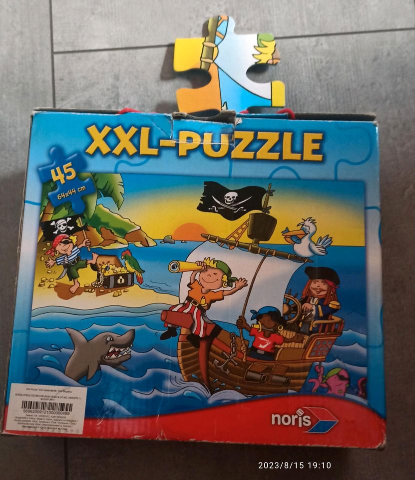 Verschiedene Puzzle und Spiele in Jüchen