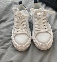 Damen Schuhe Guess Dresden - Striesen-West Vorschau