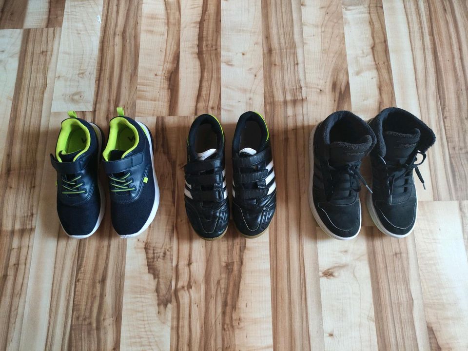 3x Turnschuhe Gr 35/36 Hallenschuhe Adidas schwarz Klettverschluẞ in Lübbecke 