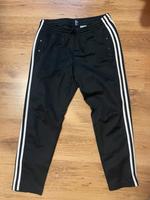 Adidas Sporthose mit seitlichem Knöpfen M Bayern - Heroldsbach Vorschau
