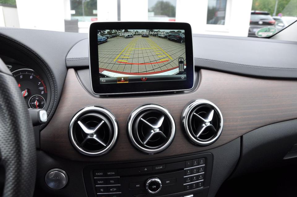 Mercedes-Benz B 250 CGI 7G-DCT LEDER-NAVI-LED-RKAM-KEYLESS GO in Teltow