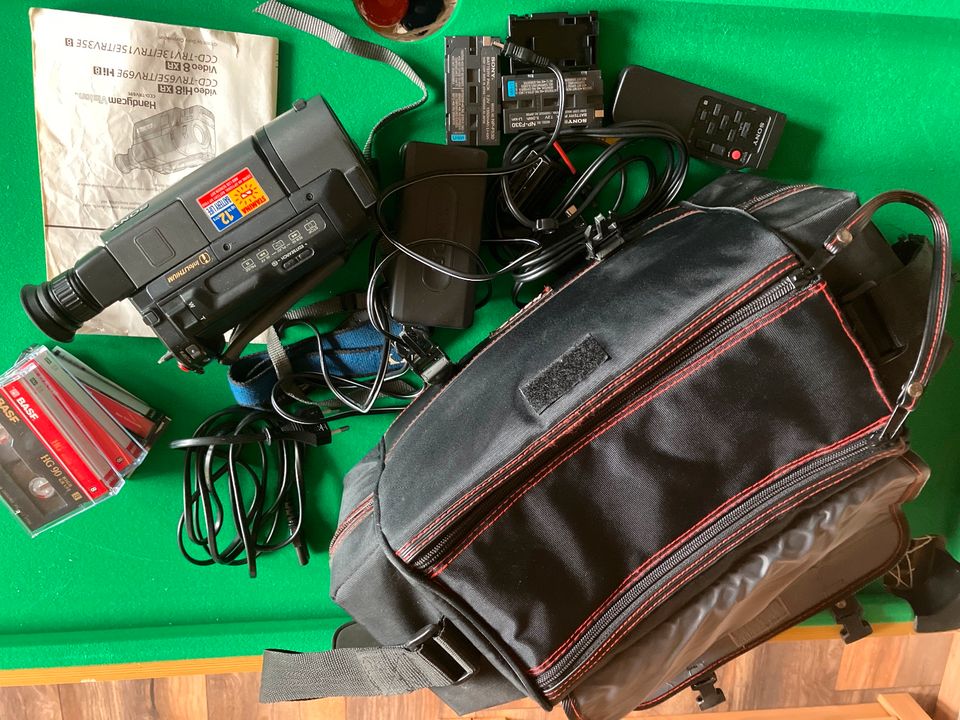 Sony Hi8 Kamera mit Tasche und Zubehör in Dettingen an der Erms