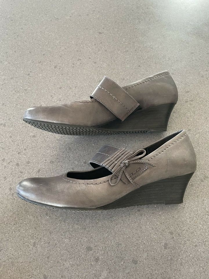 Damen Pumps Wedges Keilsohle grau Leder 40 in Eschborn