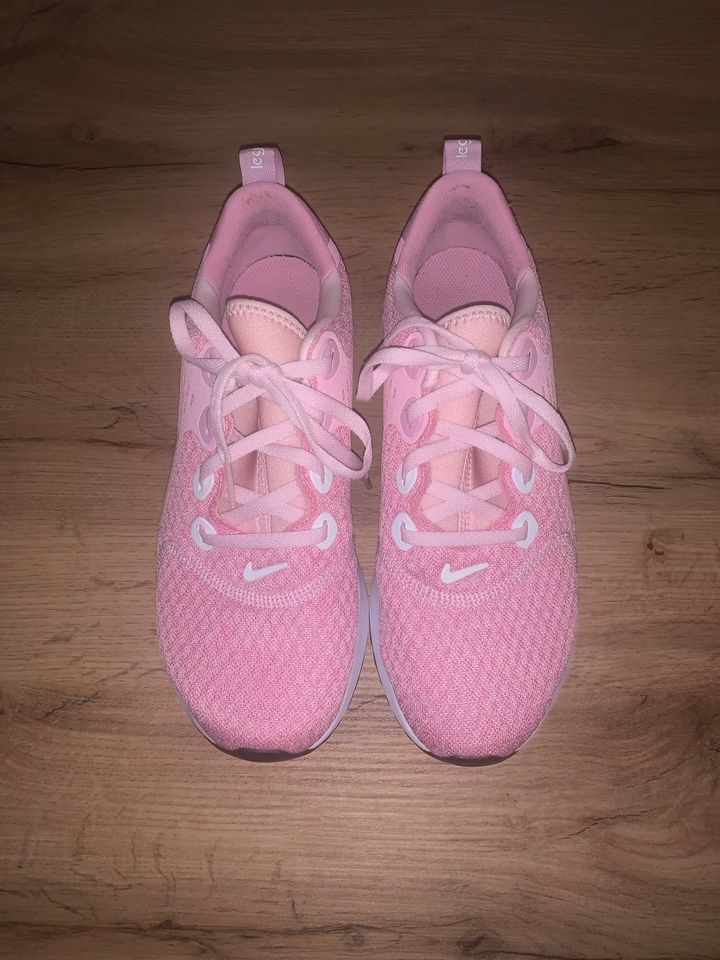 Nike Legend React Running Sportschuhe Damen/Kinder rosa gr. 36,5 in Essen