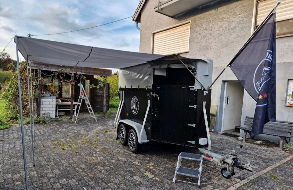 Motorradanhänger und zum Camping geeignet in Windhagen