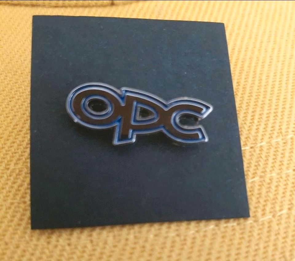 Opel Adam Schlüsselanhänger & 1 OPC Pin Anstecker in Bischofsheim