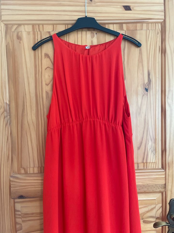 Rotes Kleid in Pinneberg
