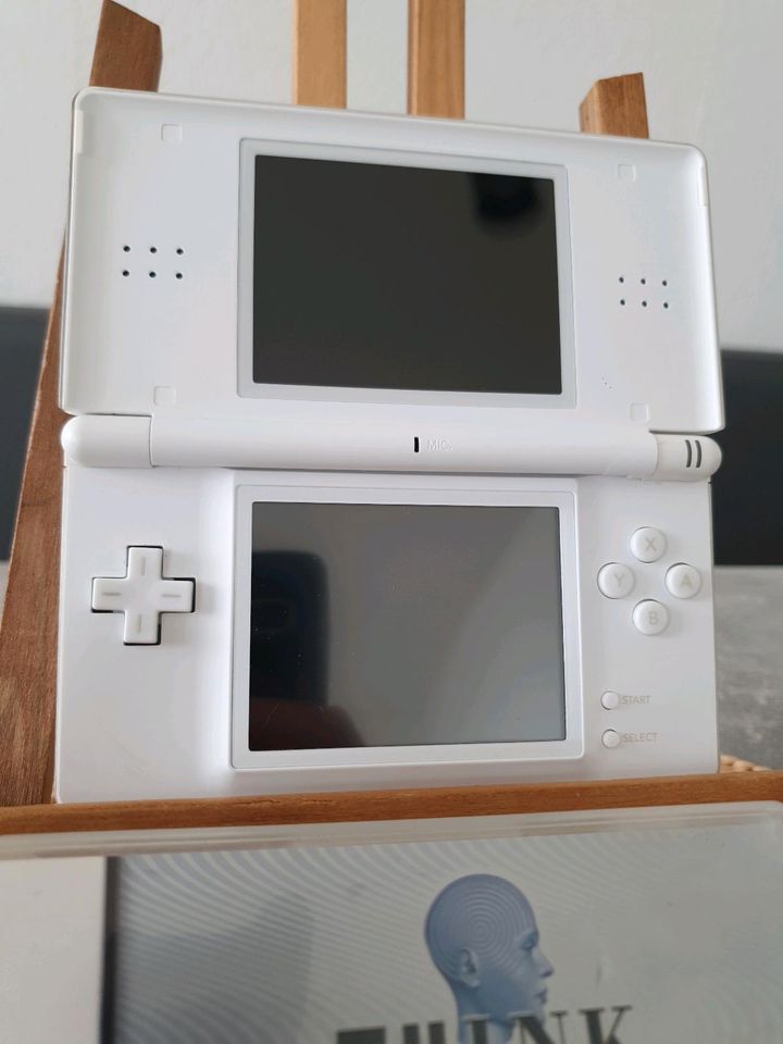 Nintendo DS Lite + 3 Spiele in Köln