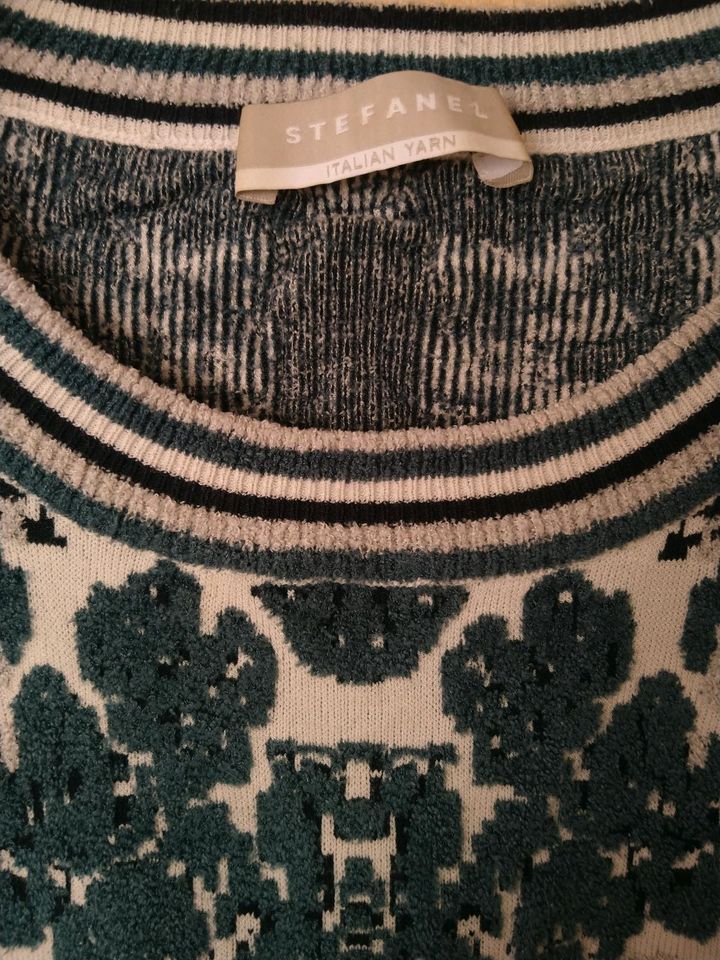 Weicher Pulli mit Frotté-Relief  Italian Yarn Stefanel in München