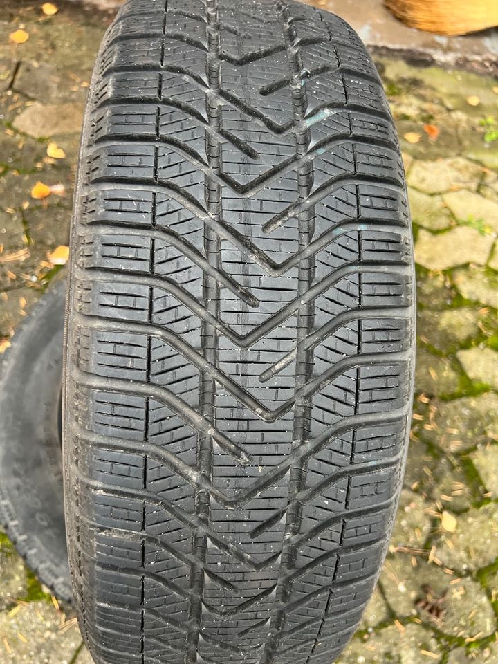2 St. Pirelli Winter Reifen 195/65/R15, 7 mm, 2017, 2 Stück in Hannover