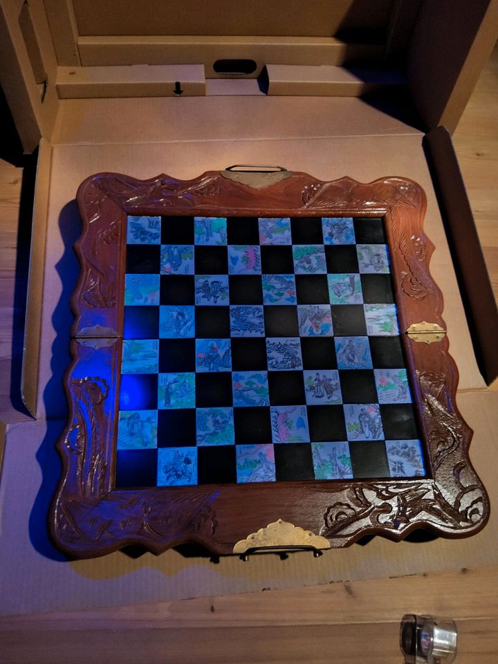 Altes chinesisches Schachspiel mit allen Figuren in Karlsruhe