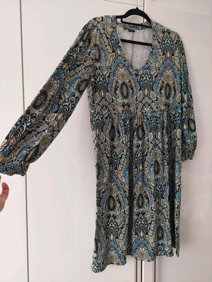 Damen Jersey Kleid langarm Gr. 40/42 grün blau Paisley in Garrel