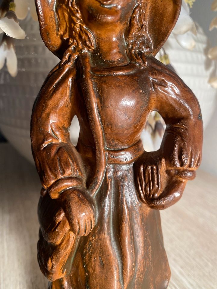 Schöner Figur antik Alt in Würselen