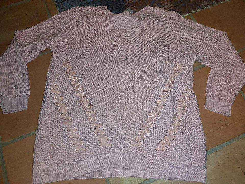 Leichter Pullover in Kissing