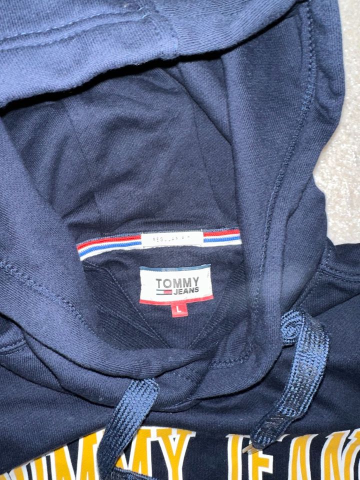 Tommy Hilfiger Jeans Größe L Pullover Neu in Bremen