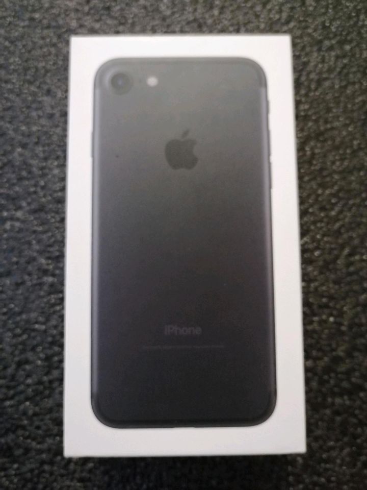 iPhone 7 Black 32GB OVP in Eisenberg